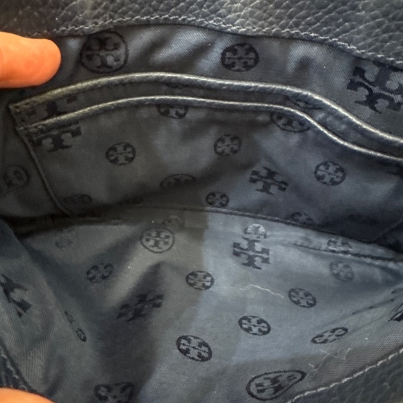 RARE Tory Burch Thea Flat Wallet Crossbody with Gold Strap - Navy - Picture 9 of 12